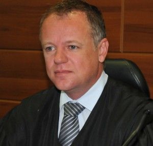 Desembargador Breno Medeiros, relator