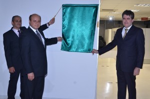 A placa de inauguração foi descerrada pelos desembargadores Aldon Taglialegna e Paulo Pimenta e pelo juiz Israel Adourian.