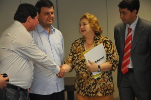 2013_10_21_entrega_terreno_inhumas (29)