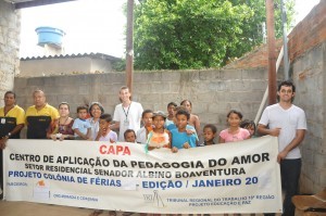 Núcleo de Cerimonial e Setor Sócioambiental do TRT GO entragam leite ao projeto Capa