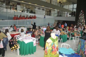 Coral Coralina, formado por funcionários dos Correios, canta músicas natalinas
