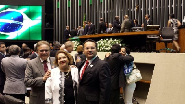 Estiveram presentes, à Sessão Solene do Congresso Nacional destinada a inaugurar a 4ª sessão legislativa ordinária da 54ª legislatura, os Desembargadores David Alves de Mello Júnior, Presidente do TRT da 11ª Região/AM-RR, e Elza Cândida da Silveira, Presidente do TRT da 18ª Região/GO, acompanhados pelo Juiz Auxiliar da Presidência do TRT da 11ª Região, Sandro Nahnias Melo.