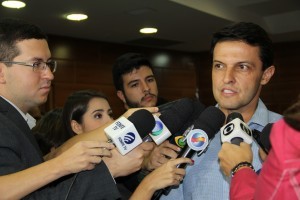 Vice-presidente do Setransp, Décio Caetano, também falou com a imprensa 