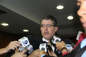 Vice-presidente do TRT-GO, desembargador Aldon Taglialegna, conduziu a audiência para tentativa de conciliação. Sem o acordo, ele pediu aos motoristas que respeitem a liminar já concedida e mantenham os serviços à população 