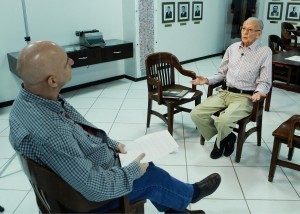 O servidor Wellington entrevista o desembargador