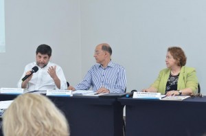 DSC_00O ministro Caputo Bastos ao lado do presidente e da vice-presidente da entidade, respectivamente,  desembargador Ilson Alves Pequeno Junior (presidente e corregedor do TRT 14ª Região / RO/AC) e desembargadora Elza Silveira (presidente do TRT da 18ª Região / GO).