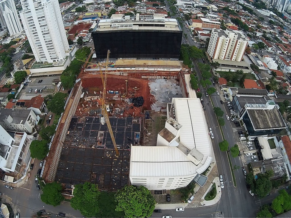 Foto aérea da quadra onde está sendo edificado o Complexo Trabalhista de Goiânia