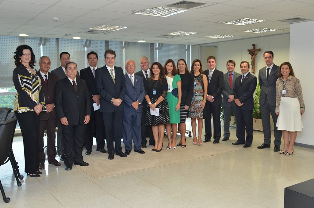 Primeiro compromisso do dia, o corregedor-geral e sua equipe reúnem-se com presidente do TRT e diretores da área administrativa