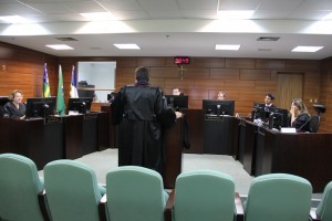 A desembargadora Elza Silveira participou de sua última sessão da 4ª Turma nesta segunda-feira, 13/4