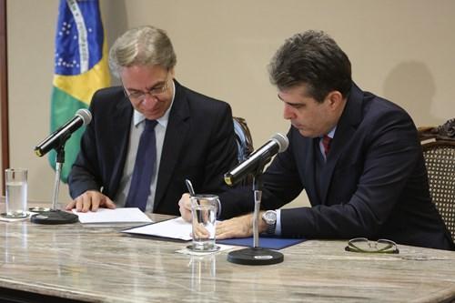 Ministro Levenhagen e desembargador Aldon assinam termo de cooperação para desenvolvimento do sistema PJe-JT