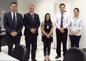 O desembargador-corregedor com a equipe da Vara do Trabalho de Posse