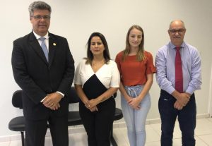 Desembargador Daniel Viana com advogados