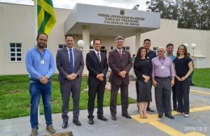 Equipe da Corregedoria com juiz e servidores da VT de Palmeiras