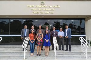 Equipe da Corregedoria com juiz e servidores do Posto Avançado de Pires do Rio