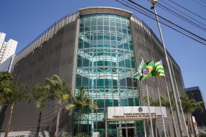 Edifício Ialba-Luza situado na avenida T-1, no setor bueno, em Goiânia