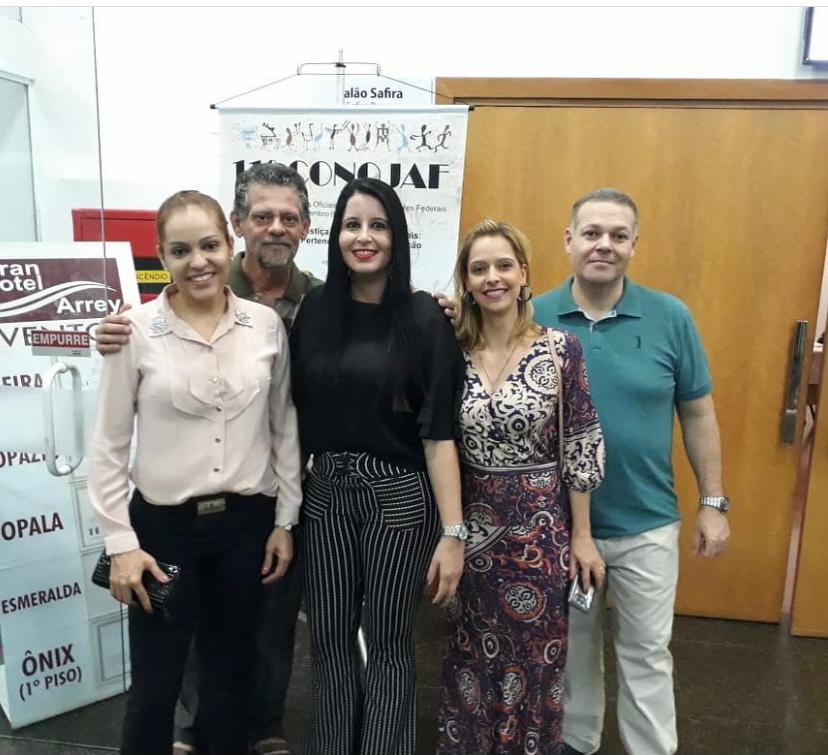 Foto em que Helder está com quatro colegas de trabalho