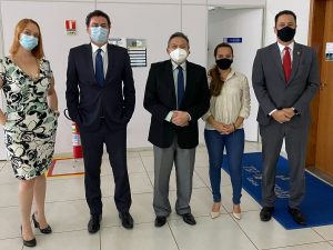 Foto com integrantes da Vara do Trabalho