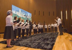 foto do Coral Labor em Canto sob a regência do maestro Andreyw Batista