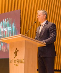 Foto do ministro Douglas Alencar