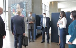 Corregedor-geral e equipe visitaram a sala de espera do Cejusc