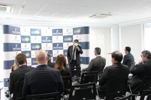 Autoridades reunidas em solenidade