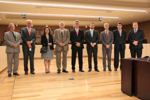 presidente do TRT, desembargador Daniel Viana Júnior, presidente do TRF-1, Ítalo Mendes, e outros desembargadores do TRF-1 
