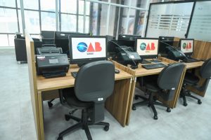 Foto colorida mostrando o interior da sala da OAB