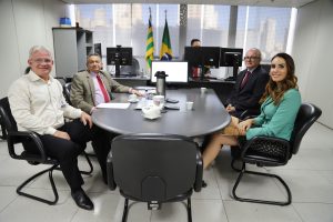 Desembargador Geraldo Nascimento recebe advogados trabalhistas