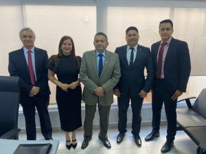 Corregedor recebe a visita de advogados da região