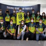 O presidente do TRT, desembargador Daniel Viana Júnior, reuniu-se com a delegação de atletas na tarde de segunda-feira