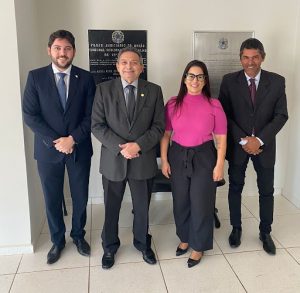 Advogados sendo recebidos pelo corregedor