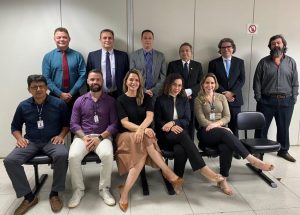 Foto dos servidos e juízes lado a lado