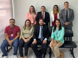 Equipe da 1ª VT de Rio Verde com o desembargador-corregedor Geraldo Nascimento