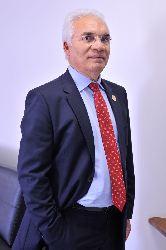 Desembargador Elvécio Moura dos Santos
