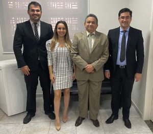 Da esquerda para a direita: advogado Marco Aurélio Oliveira, advogada Jessyka Freitas Silveira, desembargador-corregedor Geraldo Nascimento e advogado Fábio Lázaro Alves