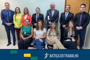 Desembargador Eugênio Rosa e o assessor Fábio Borges Júnior acompanharam a correição na 1ª VT de Itumbiara