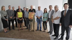 Foto dos representantes das instituições e entidades envolvidas na campanha