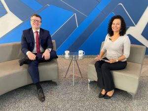 Estúdio, programa Hora Extra, com o entrevistado Cassiano Peli