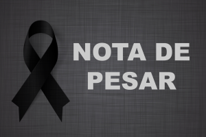 Em um fundo cinza escuro, está o laço preto, símbolo de luto, à esquerda e, à direita, estão os dizeres "nota de pesar".