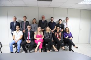 Equipe da 9ª Vara do Trabalho de Goiânia com o corregedor, des. Eugênio Cesário