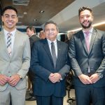 Foto da esquerda para a direita, do advogado Fernando Mendes, futuro presidente da Agatra; do presidente do TRT-18, desembargador Geraldo Nascimento, e do atual presidente da Agatra, advogado Jerônimo José Batista Júnior.