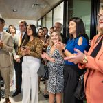 Foto de servidores durante cerimônia de inauguração da sala da Agatra