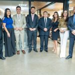 Foto de servidores durante cerimônia de inauguração da sala da Agatra