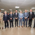 Foto de Membros do TRT 18ª Região e Agatra reunidos na inauguração da nova sala da Associação no 1º andar do Fórum Trabalhista de Goiânia