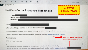 Print de e-mail falso que tenta se passar pelo Tribunal e orientação para identificação do remetente e alerta para não clicar nos links