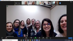 Captura de tela mostrando, em destaque maior, os representantes do TRT-4 e, em tamanho menor, na parte superior da imagem, os representantes do TRT-18