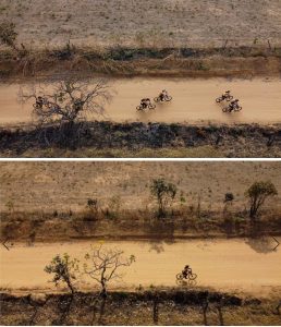 Duas fotos aéreas mostra ciclistas em um ambiente árido do cerrado.