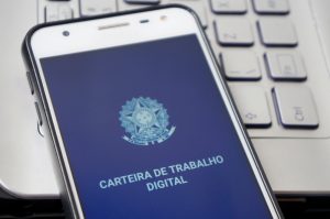 celular com Carteira de Trabalho Digital