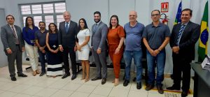 Foto da equipe de Corregedoria com magistrados e servidores da VT de Jataí