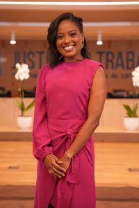 Imagem mostra a Juíza Adriana Andrade